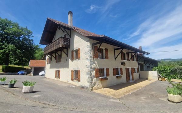 Maison à louer    5 pièces • 260 m2 Chavannaz