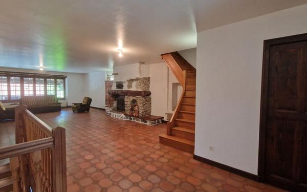 Maison à louer    5 pièces • 260 m2 Chavannaz