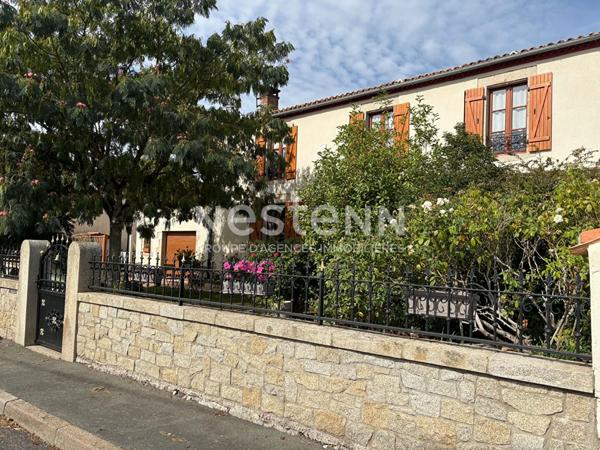 Maison 4 pièces à vendre à Bressuire - Longère en bon état avec garage