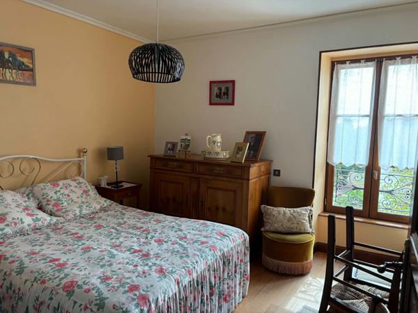 Maison 4 pièces à vendre à Bressuire - Longère en bon état avec garage