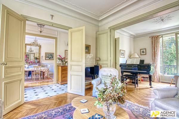 Versailles Montreuil Maison 10 pièces 267 m² au sol sur parcelle de 288 m² €2 075 000 ** - Référence 25751