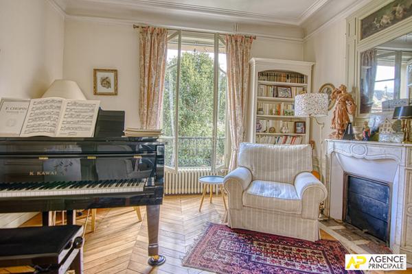 Versailles Montreuil Maison 10 pièces 267 m² au sol sur parcelle de 288 m² €2 075 000 ** - Référence 25751