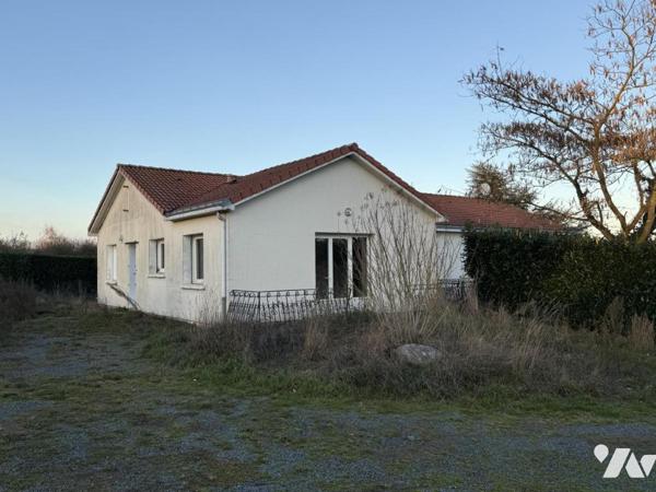 Ensemble de deux maisons d'habitation avec dépendances