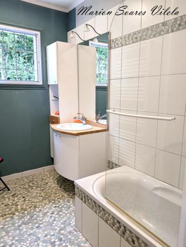 Maison plain pied sur sous-sol total semi-enterré, CHAUMES EN BRIE (77)