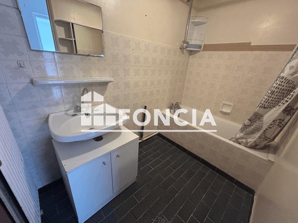 Location Appartement 2 pièces 49.3 m² - 29 RUE DES JONQUILLES Lunel 34400