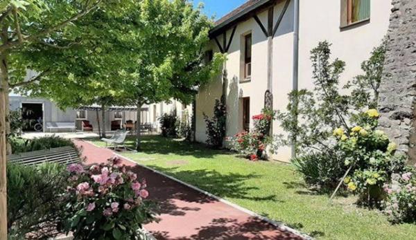 INVESTISSEMENT LOCATIF – EVRY – Résidence EHPAD Médicis – 8,15% de rentabilité