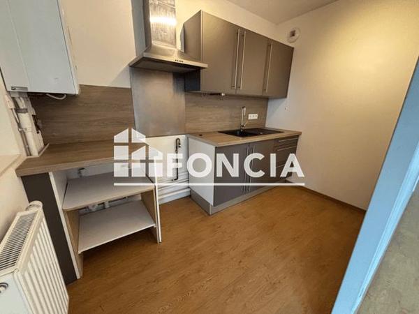 Location Appartement 2 pièces 49.5 m² - 3 PLACE KARINE RUBY Evreux 27000