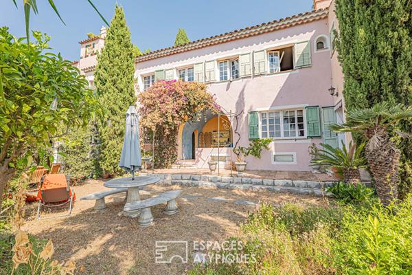 Propriété Art-Déco des Années 50 aux Allures Florentines à Grasse, Quartier Rothschild