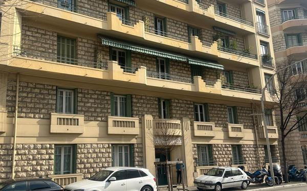 Appartement à vendre    2 pièces • 48,13 m2 Nice