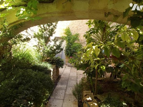 Centre-ville : 2 maisons de caractère avec jardin