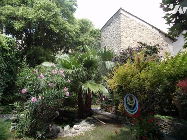 Centre-ville : 2 maisons de caractère avec jardin