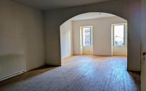 Maison à vendre    4 pièces •  Bourg