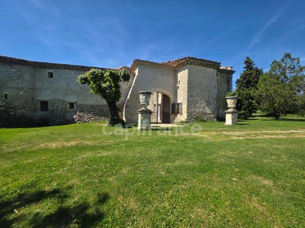 Prestigieuse demeure à vendre au coeur de la Drôme.