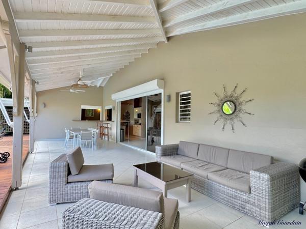 SAINT-FRANÇOIS – VILLA D’EXCEPTION AVEC GRANDE PISCINE, À 5 MINUTES DES PLAGES