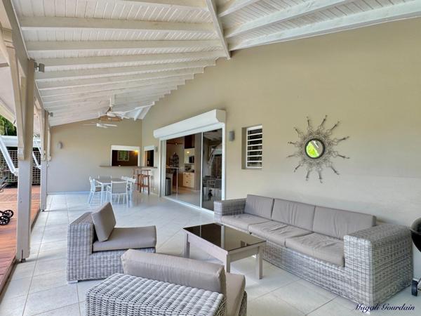 SAINT-FRANÇOIS – VILLA D’EXCEPTION AVEC GRANDE PISCINE, À 5 MINUTES DES PLAGES