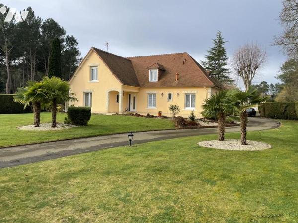 Pavillon indépendant sur 3400m2 de jardin clos arboré.