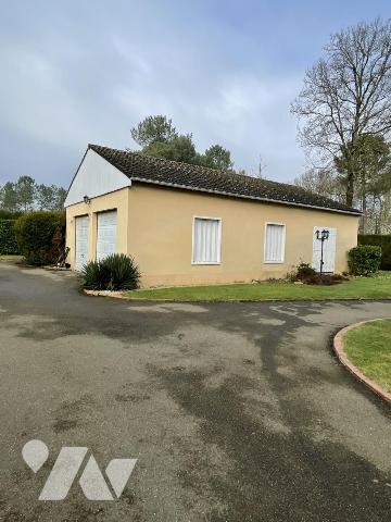 Pavillon indépendant sur 3400m2 de jardin clos arboré.