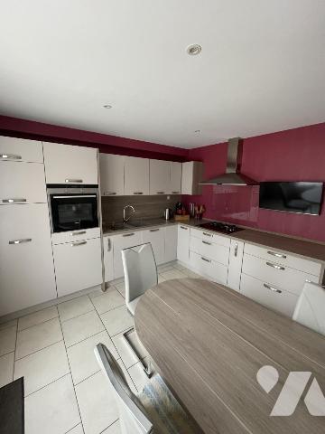 Pavillon indépendant sur 3400m2 de jardin clos arboré.