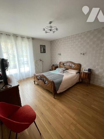 Pavillon indépendant sur 3400m2 de jardin clos arboré.