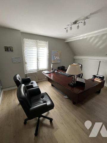 Pavillon indépendant sur 3400m2 de jardin clos arboré.