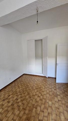 Vente                                                      Immeuble
                        
                     10 pièces                      190 m2                     à Elne
