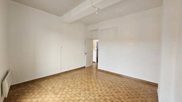 Vente                                                      Immeuble
                        
                     10 pièces                      190 m2                     à Elne