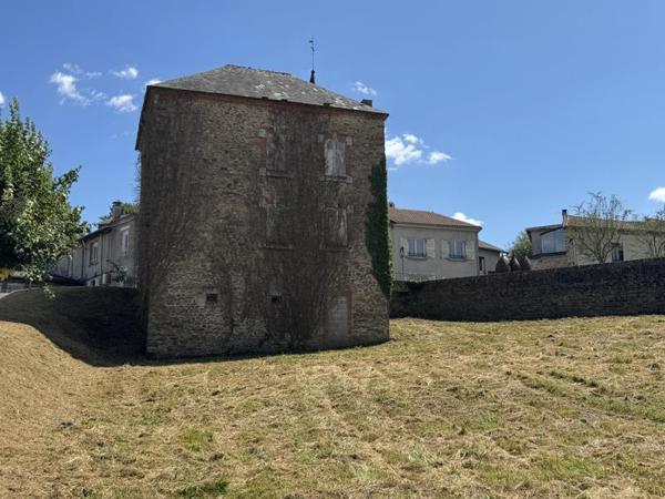 Maison à vendre |  Châlus |  6 pièces | 180 m²