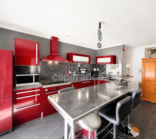 Maison plain pied de 80 m² avec 4 pièces, piscine jacuzzi et panneaux solaires à Vergèze