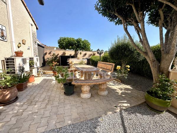 Maison plain pied de 80 m² avec 4 pièces, piscine jacuzzi et panneaux solaires à Vergèze