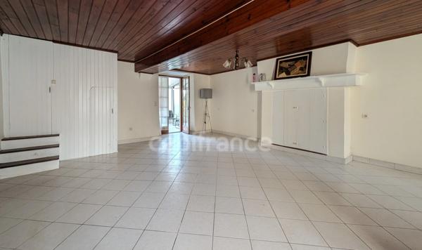 A vendre, Maison en pierres à rénover avec 2 hectares de terrain plat à Carentoir – Idéal chevaux et projets nature.”