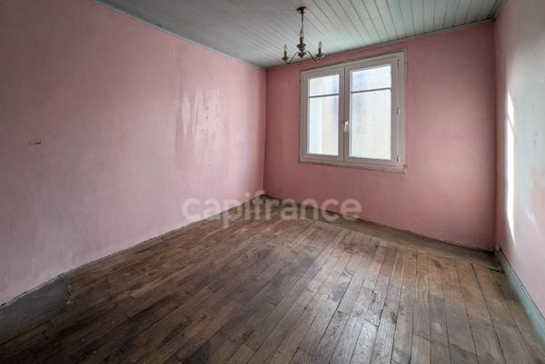 A vendre, Maison en pierres à rénover avec 2 hectares de terrain plat à Carentoir – Idéal chevaux et projets nature.”