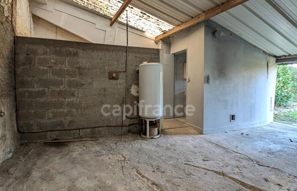 A vendre, Maison en pierres à rénover avec 2 hectares de terrain plat à Carentoir – Idéal chevaux et projets nature.”