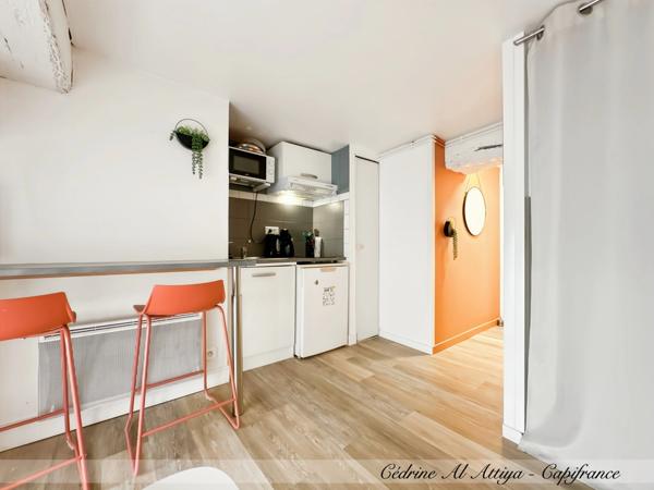 LA ROCHELLE, centre historique, STUDIO MEUBLÉ et rénové de 16m2, 1er étage, local à vélos