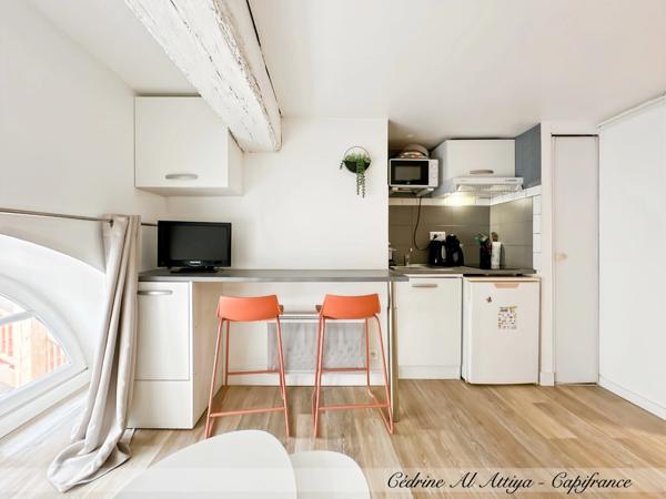 LA ROCHELLE, centre historique, STUDIO MEUBLÉ et rénové de 16m2, 1er étage, local à vélos