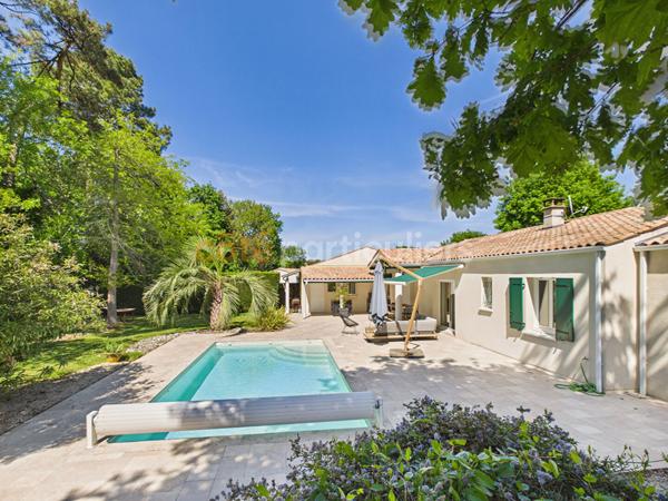 Vente
                Maison126,76 m² - 6 Pièces -
                    LES MATHES (17570)