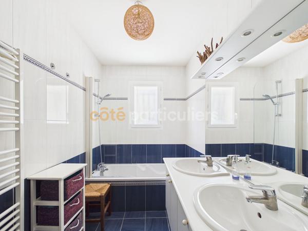 Vente
                Maison126,76 m² - 6 Pièces -
                    LES MATHES (17570)