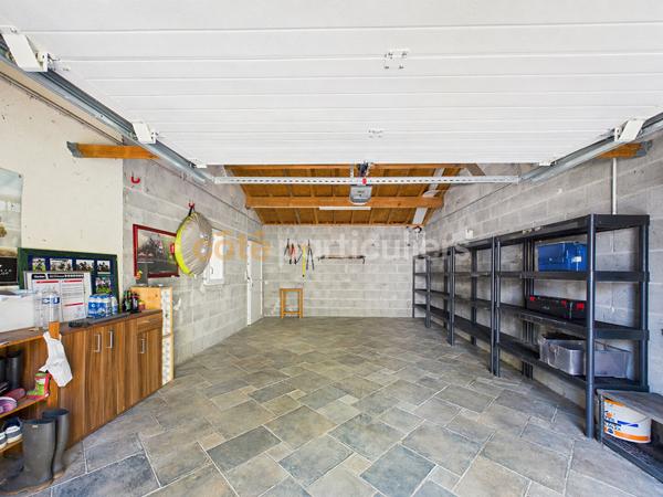Vente
                Maison126,76 m² - 6 Pièces -
                    LES MATHES (17570)