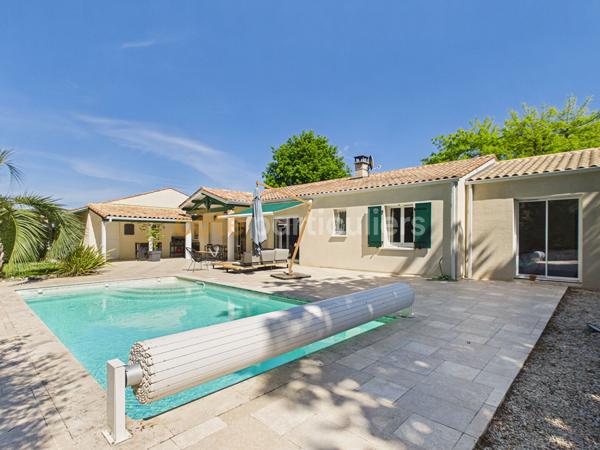 Vente
                Maison126,76 m² - 6 Pièces -
                    LES MATHES (17570)