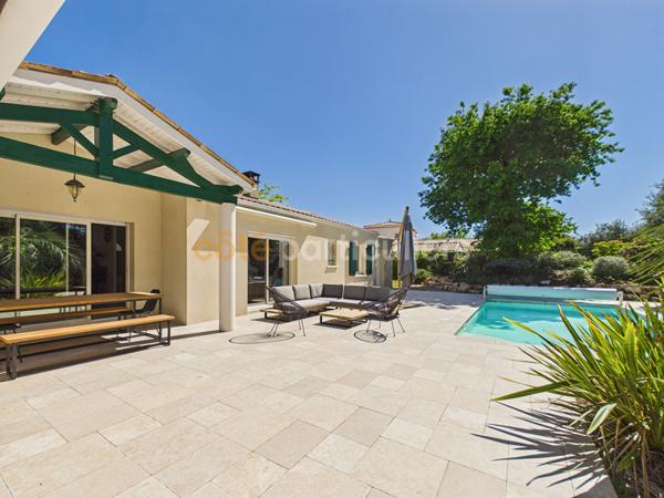 Vente
                Maison126,76 m² - 6 Pièces -
                    LES MATHES (17570)