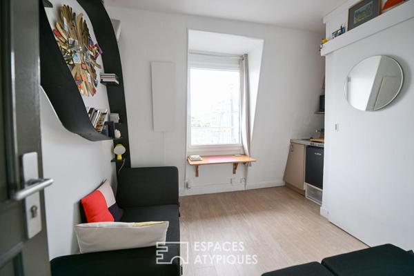 Chambre de service aménagée en studio avec vue sur Tour Eiffel