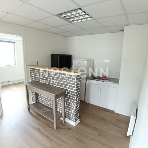 A louer Bureaux Vannes  107 m2, accès facile grands axes. parking
