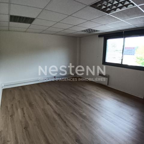 A louer Bureaux Vannes  107 m2, accès facile grands axes. parking