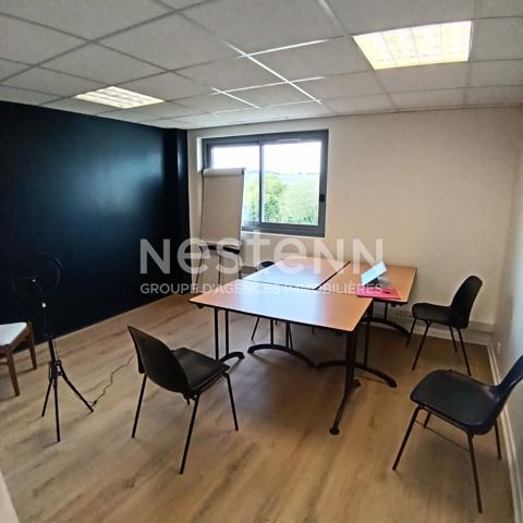 A louer Bureaux Vannes  107 m2, accès facile grands axes. parking
