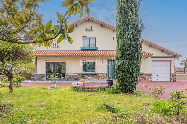 Vente Maison164 m² - 8 Pièces - BOUGUENAIS (44340)