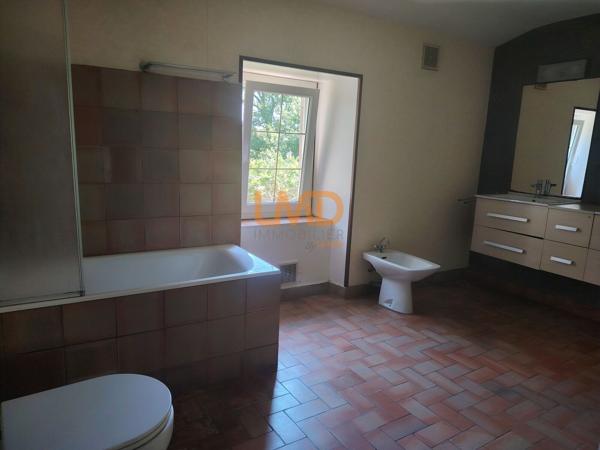 Grande maison en pierres