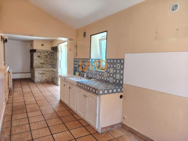 Grande maison en pierres