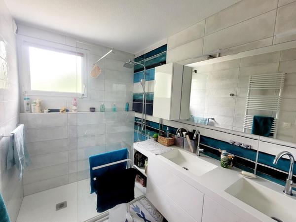 3 pièces 83 m2 avec terrasse, balcon, garage, parking et cave