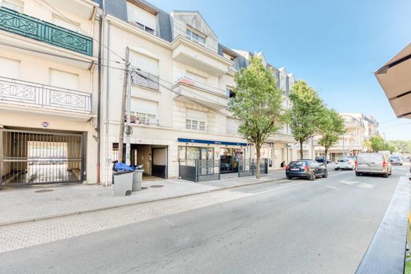 A VENDRE STUDIO PROCHE GARE A PIED AVEC BALCON ET PARKING !