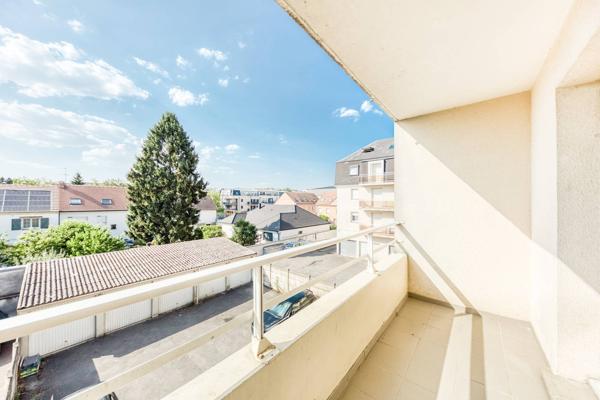 A VENDRE STUDIO PROCHE GARE A PIED AVEC BALCON ET PARKING !
