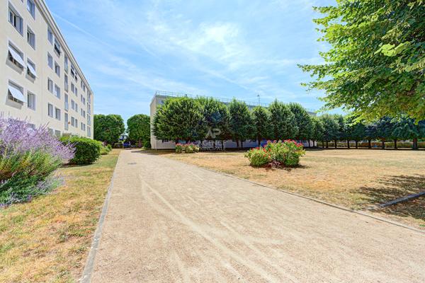 Appartement Saint Germain En Laye 4 pièces 64.10 m2 298 000 € **  - Référence  18433
